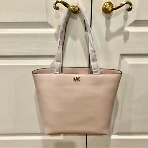 NWT Michael Kors Mott Medium Leather Bag